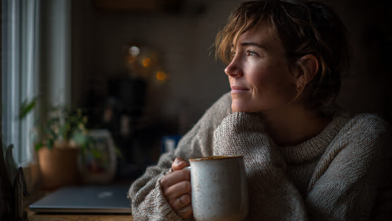 Intimate-morning-portrait-person-at-kitchen-table-